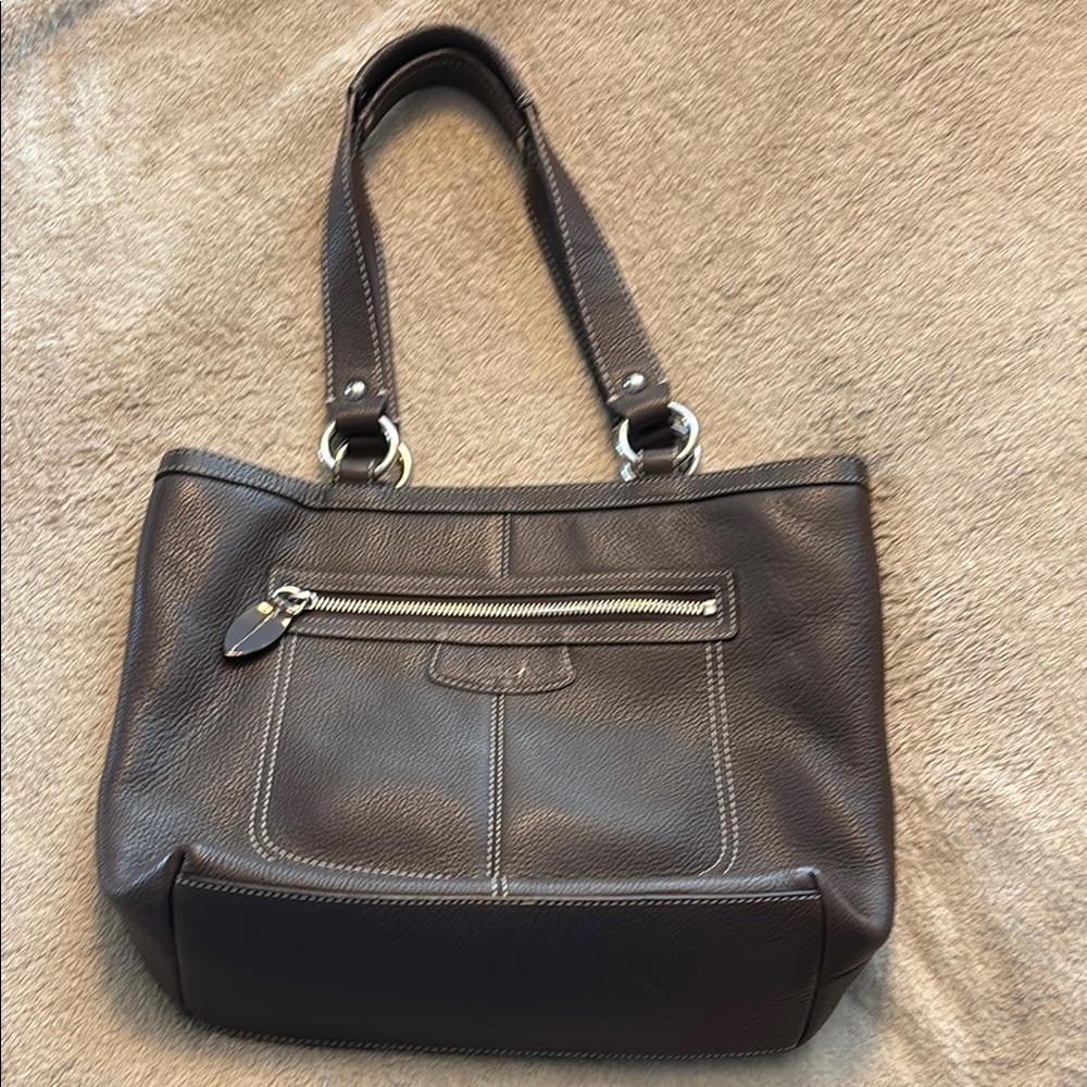 Elegant Brown Leather Tote Bag
EXCELLENT CONDITION!